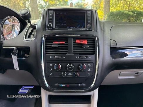 Used 2019 Dodge Grand Caravan SXT image 29