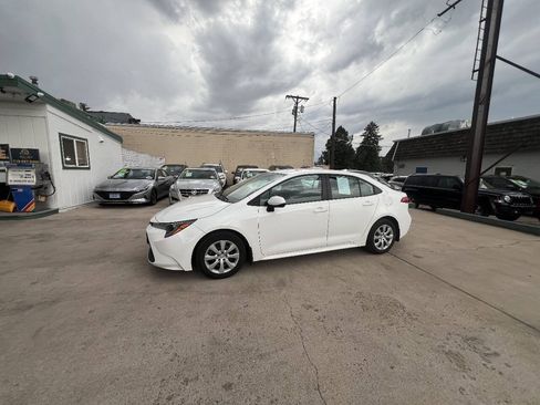 Used 2022 Toyota Corolla LE FWD image 21