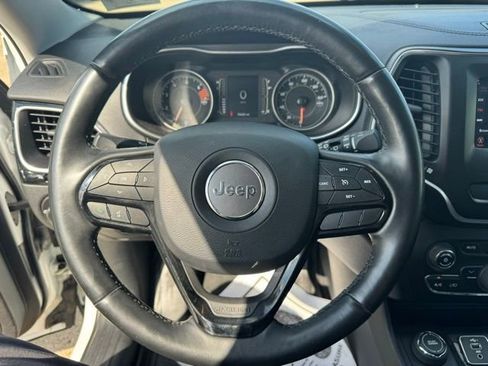Used 2019 Jeep Cherokee Latitude Plus AWD/4WD image 15