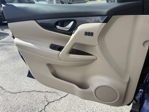 Used 2019 Nissan Rogue SL image 24