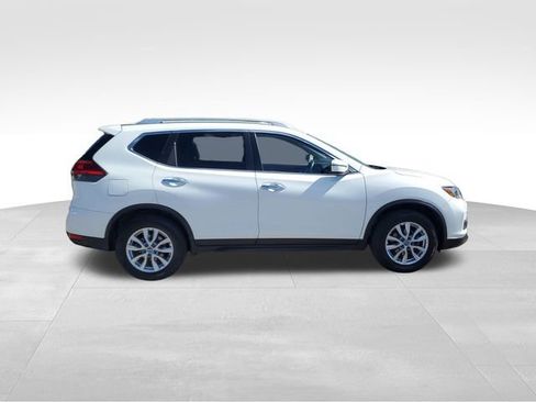 Used 2017 Nissan Rogue SV FWD image 3