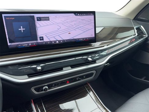 Used 2024 BMW X7 xDrive40i image 24