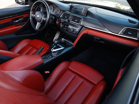 Used 2016 BMW M4 Convertible image 21