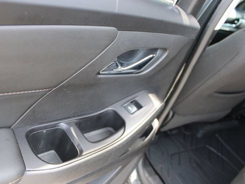 Used 2020 Chevrolet Traverse LT FWD image 26