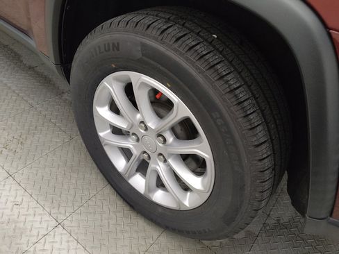 Used 2022 Jeep Grand Cherokee Laredo E RWD image 31