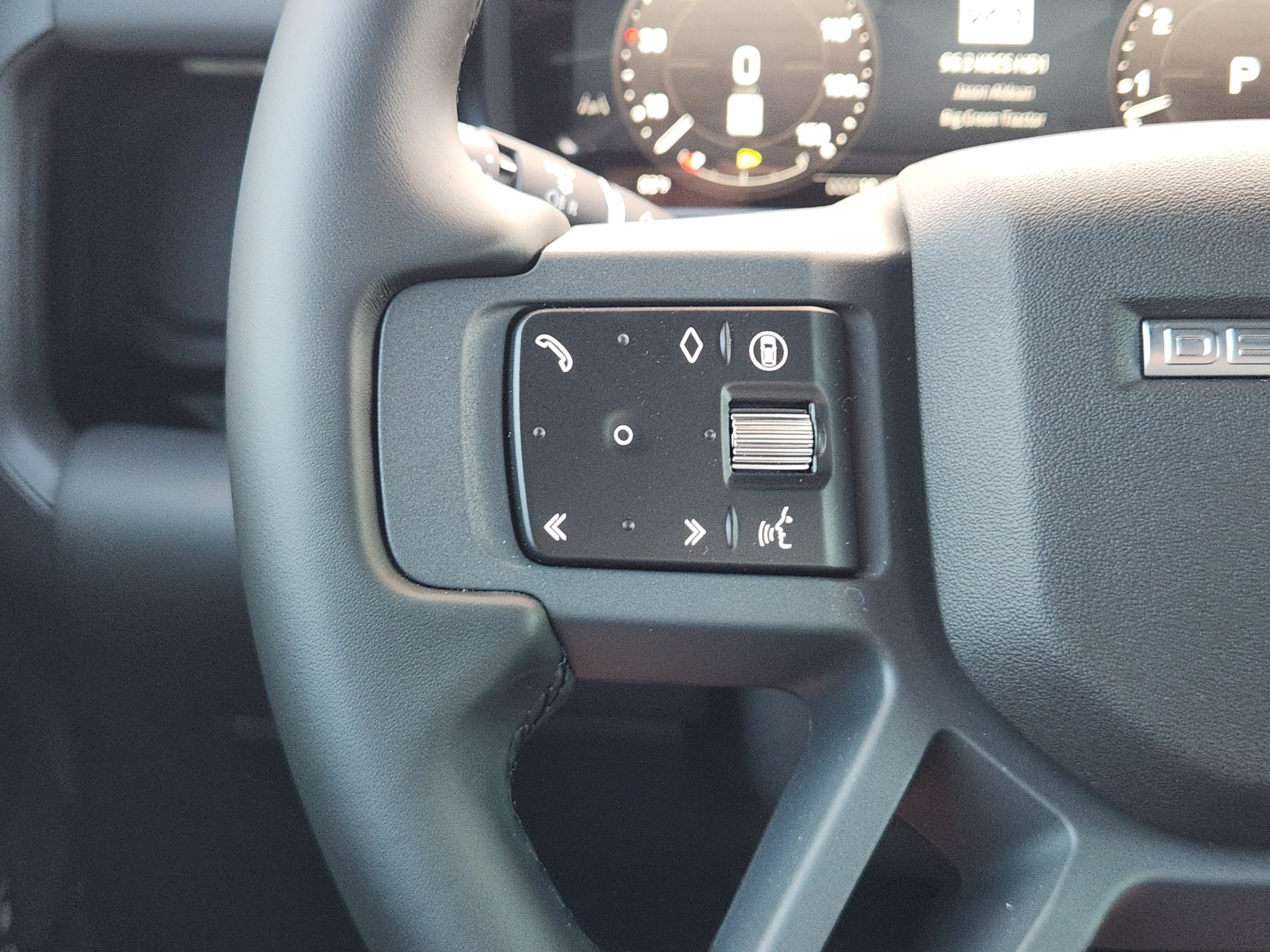 New 2026 Land Rover Defender 110 X-Dynamic SE AWD/4WD image 24