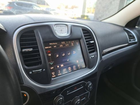 Used 2016 Chrysler 300 Limited image 13