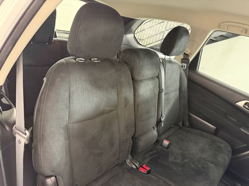 Used 2014 Nissan Pathfinder SV AWD/4WD image 21