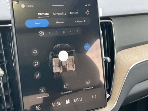 New 2026 Volvo XC60 B5 Plus w/ Protection Package Premier image 28