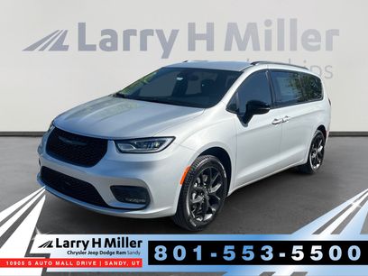 New 2026 Chrysler Pacifica Select w/ S Appearance Package