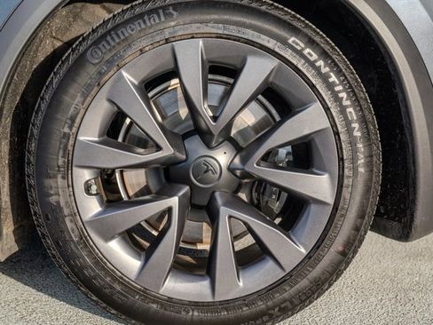 Used 2024 Tesla Model X image 15