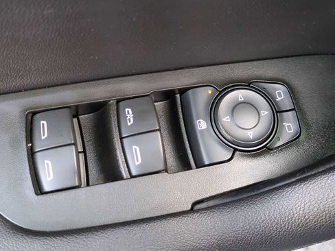 Used 2019 Chevrolet Blazer LT image 11