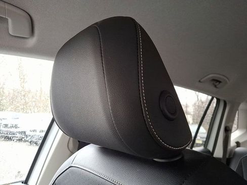 Certified 2022 Volkswagen Tiguan SE image 17