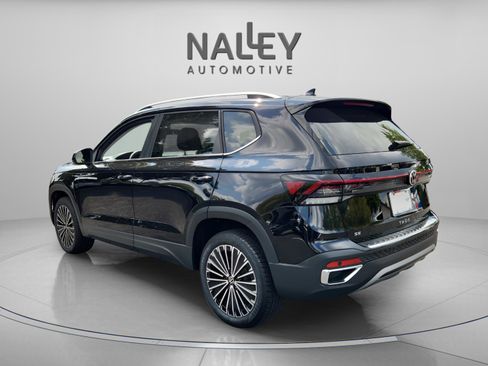 Certified 2025 Volkswagen Taos SE image 3