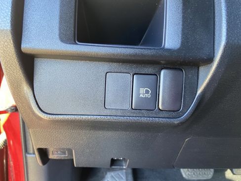 Used 2019 Toyota Tacoma SR image 41