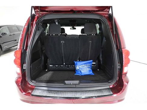 Used 2019 Dodge Grand Caravan SE FWD image 27