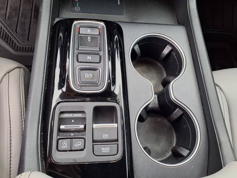 Used 2024 Honda Pilot Touring image 19