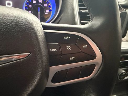 Used 2018 Chrysler 300 Touring w/ Chrome Appearance Package image 14