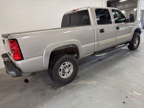 Used 2006 Chevrolet Silverado 2500 LT w/ Heavy-Duty Power Package image 10