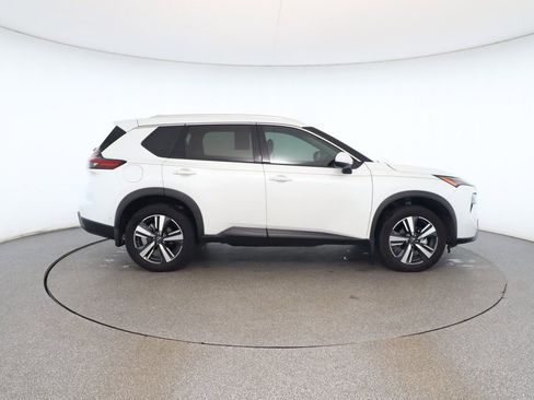 Used 2024 Nissan Rogue SL image 6