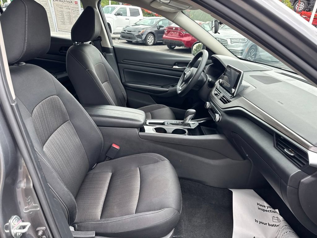 Used 2024 Nissan Altima 2.5 SV FWD image 31