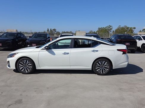 Used 2024 Nissan Altima 2.5 SV FWD image 8