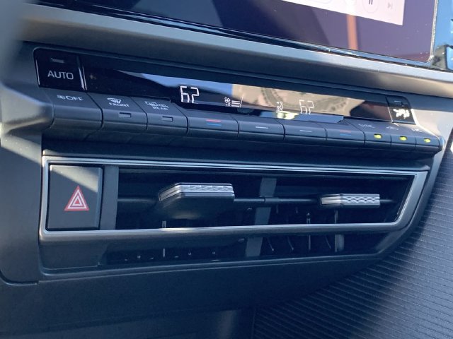 Used 2026 Toyota Camry SE FWD image 30