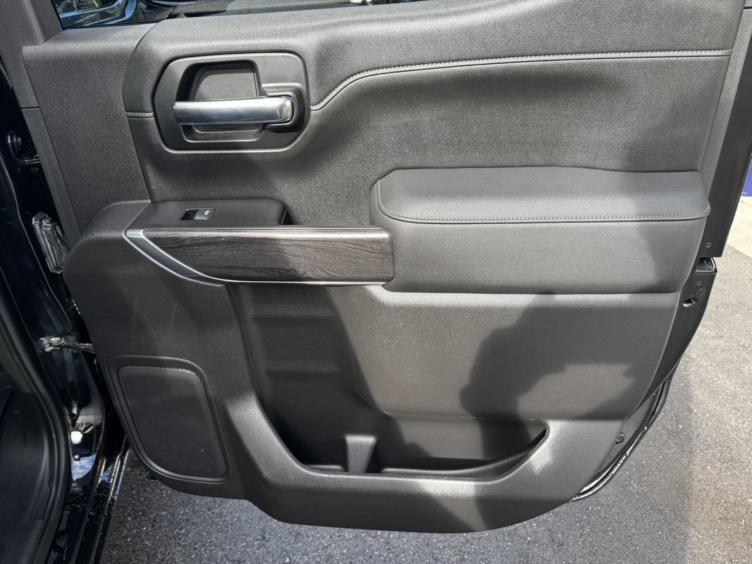 Used 2021 Chevrolet Silverado 1500 LTZ AWD/4WD image 32