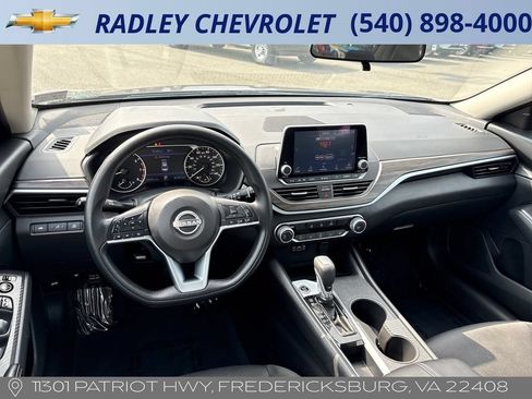 Used 2025 Nissan Altima 2.5 SV FWD image 13