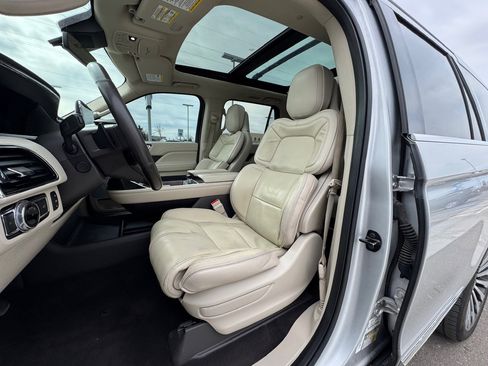 Used 2018 Lincoln Navigator Reserve w/ Technology Package image 13