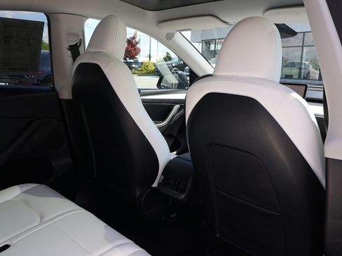 Used 2023 Tesla Model Y Long Range image 25