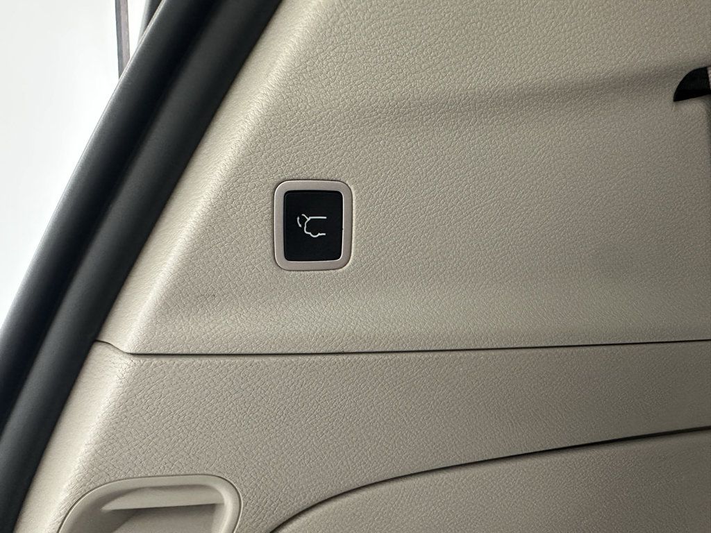 Used 2020 Chrysler Voyager Lxi FWD image 10