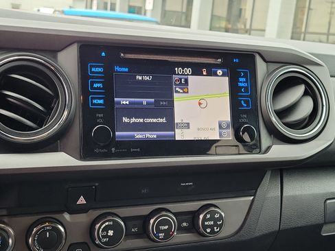 Used 2019 Toyota Tacoma TRD Off-Road w/ Technology Package image 32