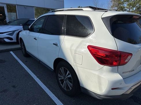 Used 2018 Nissan Pathfinder SL w/ Cargo Package image 4