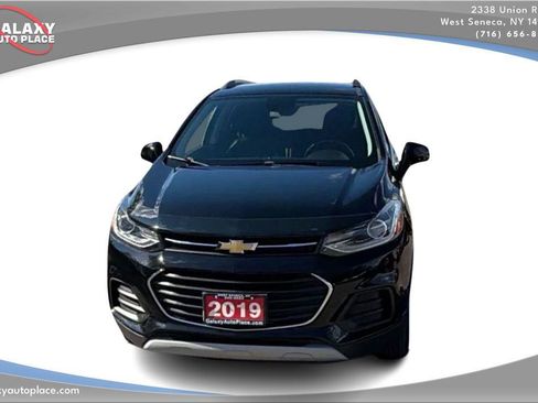 Used 2019 Chevrolet Trax LT w/ LT Convenience Package AWD/4WD image 2
