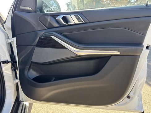 Used 2024 BMW X5 xDrive50e image 38