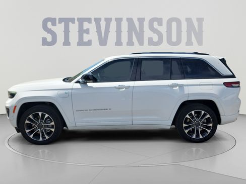 Used 2023 Jeep Grand Cherokee Overland w/ Luxury Tech Group IV AWD/4WD image 2