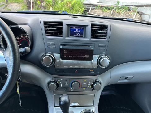 Used 2011 Toyota Highlander 2WD w/ Tech Pkg image 16