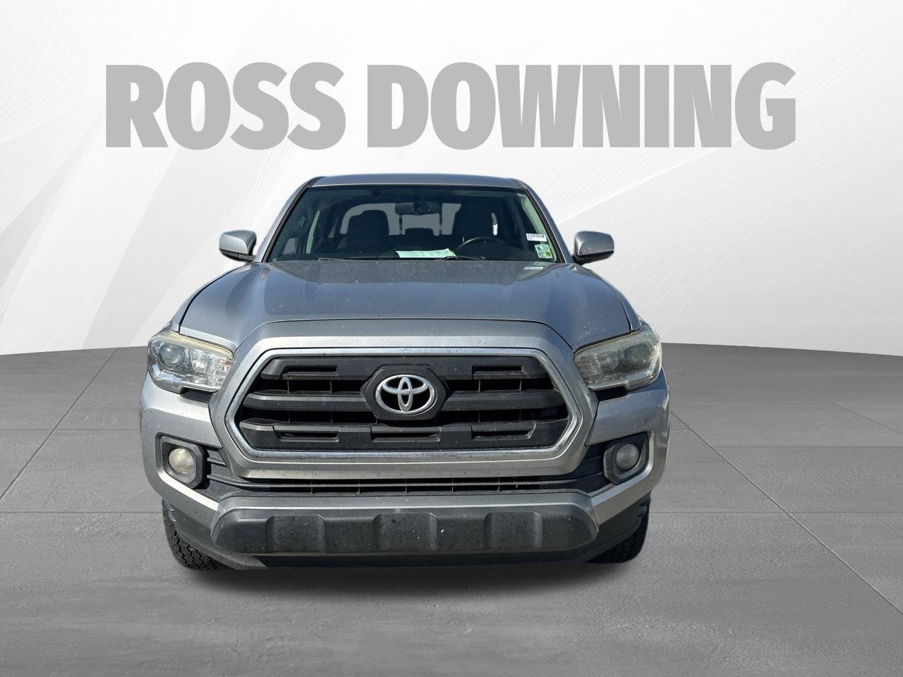 Used 2017 Toyota Tacoma SR5 w/ Tow Package RWD image 2