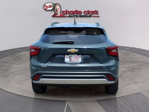 Used 2025 Chevrolet Trax LT FWD image 4