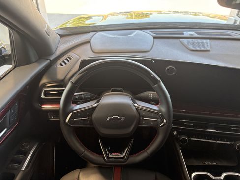 Used 2025 Chevrolet Traverse RS w/ LPO, Floor Liner Package image 12