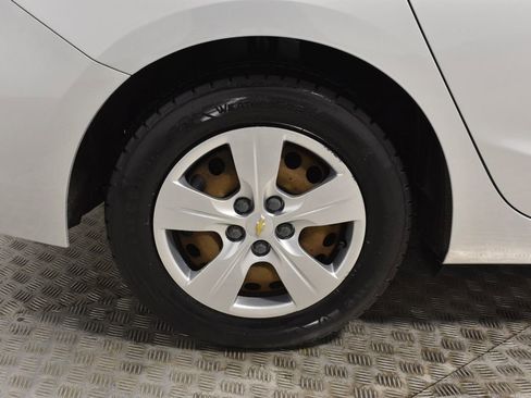 Used 2017 Chevrolet Cruze LS image 34