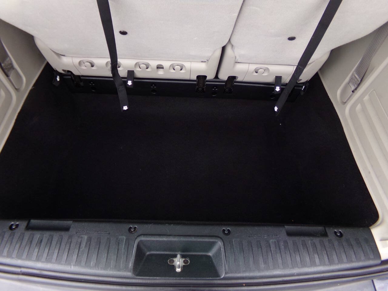 Used 2013 Chrysler Town & Country Touring FWD image 23