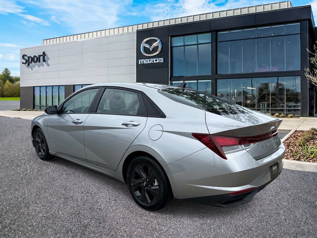 Used 2022 Hyundai Elantra SEL FWD image 6