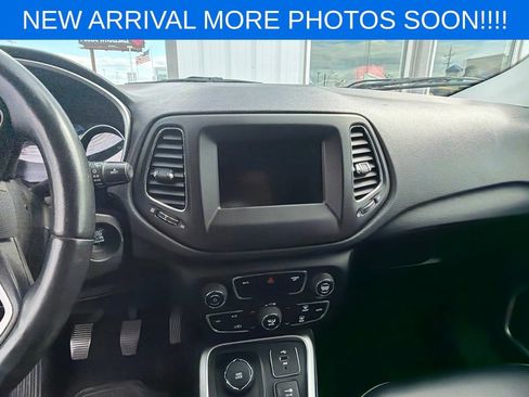Used 2018 Jeep Compass Latitude w/ Popular Equipment Group AWD/4WD image 12