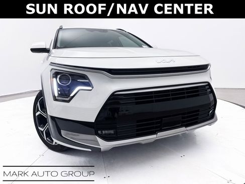 Certified 2024 Kia Niro EX Touring image 2