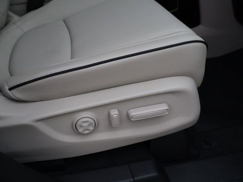 New 2026 Honda Odyssey Touring image 9