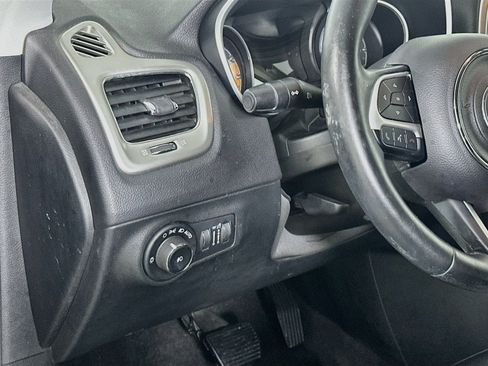 Used 2018 Jeep Compass Latitude w/ Popular Equipment Group AWD/4WD image 16