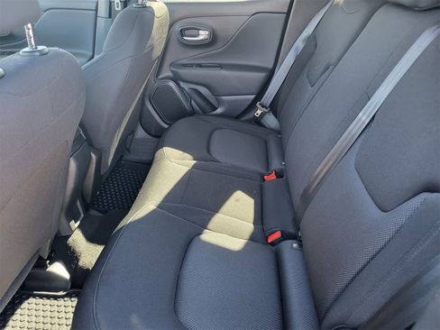 Used 2023 Jeep Renegade Latitude image 28