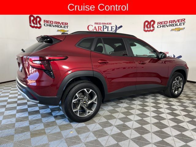 Used 2025 Chevrolet Trax LT w/ LT Convenience Package FWD image 8